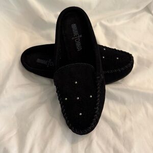 NWOT Minnetonka Leila Studded Black Suede Mule Moccasins